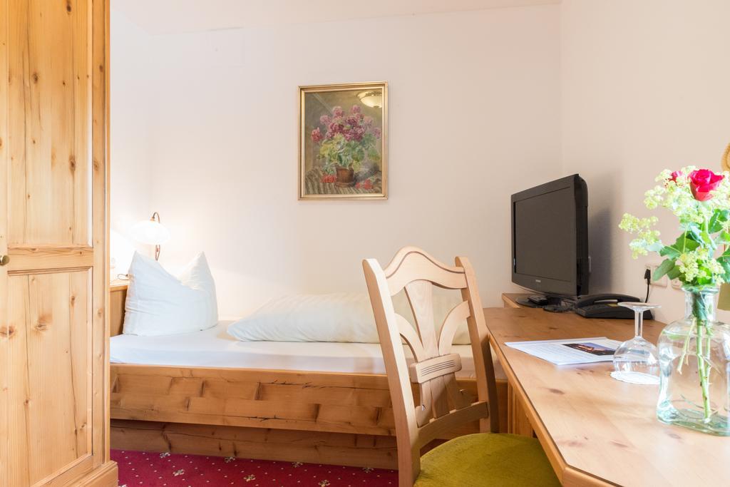 Metzgerei Gasthof Oberhauser - Hotel Zur Post Egling Екстериор снимка